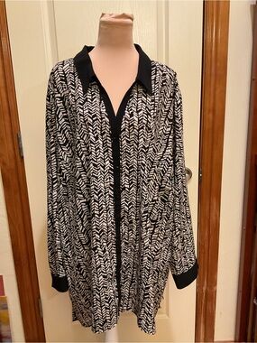 Catherines Black and White Geometric Button-Up Long Sleeved Blouse 4X 30W 32W